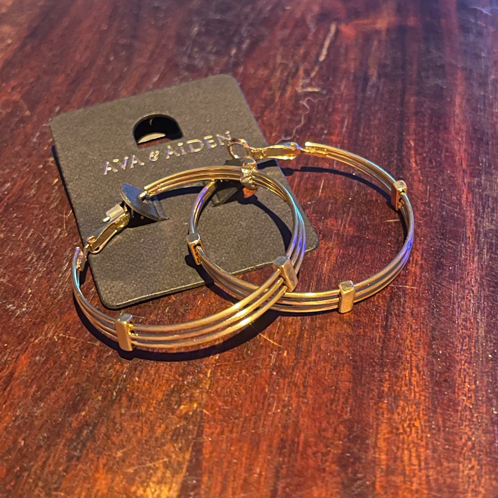 New- Ava And Aiden Gold Toned Hoop Earrings 19$